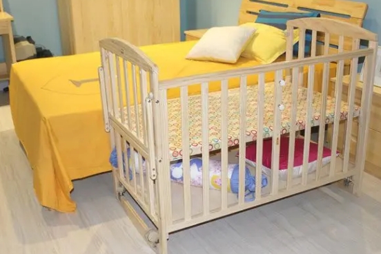 婴儿床什么材质最安全，实木的健康无害