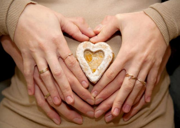 两个女儿了意外怀了三胎应该怎么办呢？