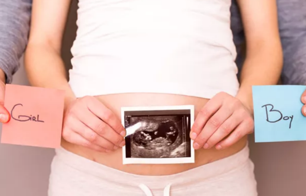 分享怀孕初期看男女小技巧，肚型尖凸可能是男孩