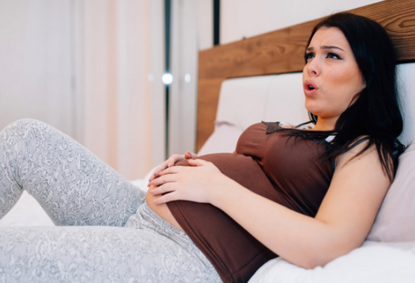 怀孕5个月肚子硬邦邦代表怀的是男孩还是女孩啊？