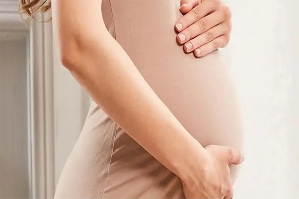 如何区分假性怀孕和真怀孕，假性怀孕不会出现两条红杠