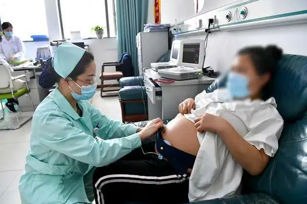 34岁孕晚期胎心监测130左右代表怀的是男孩女孩啊？
