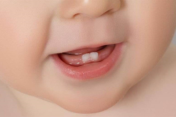 民间关于四个月长牙齿的迷信说法具体有哪些?