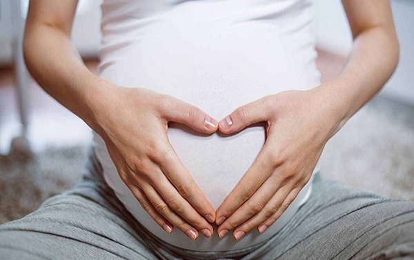 女人过了三十不建议生孩子，孕期风险增加是四大原因之一